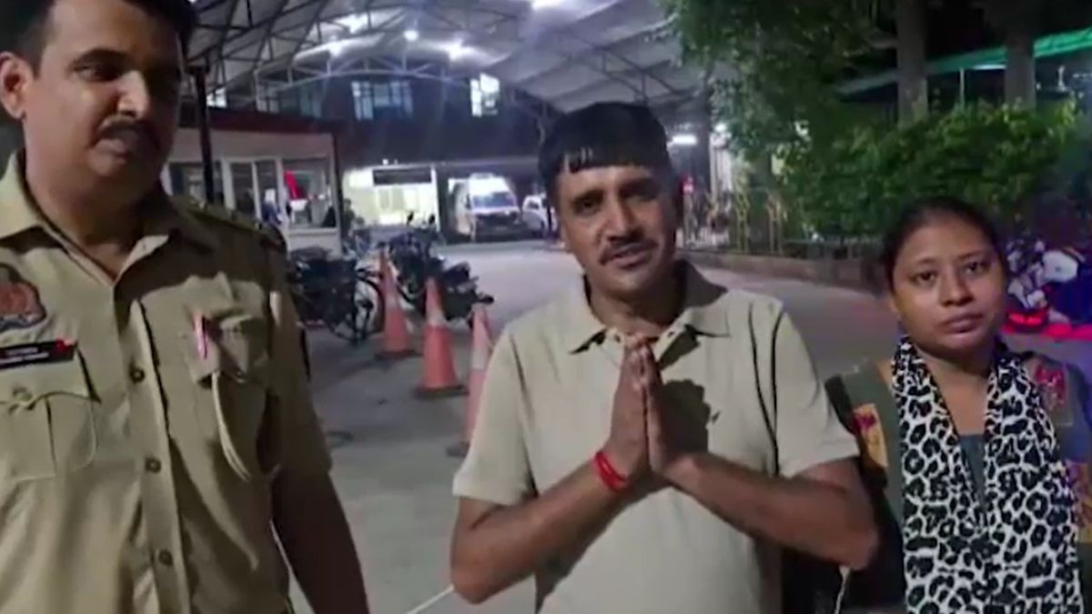 पुलिस के सामने भावुक हो गए कांवड़िया के माता-पिता. (Photo: Screengrab)