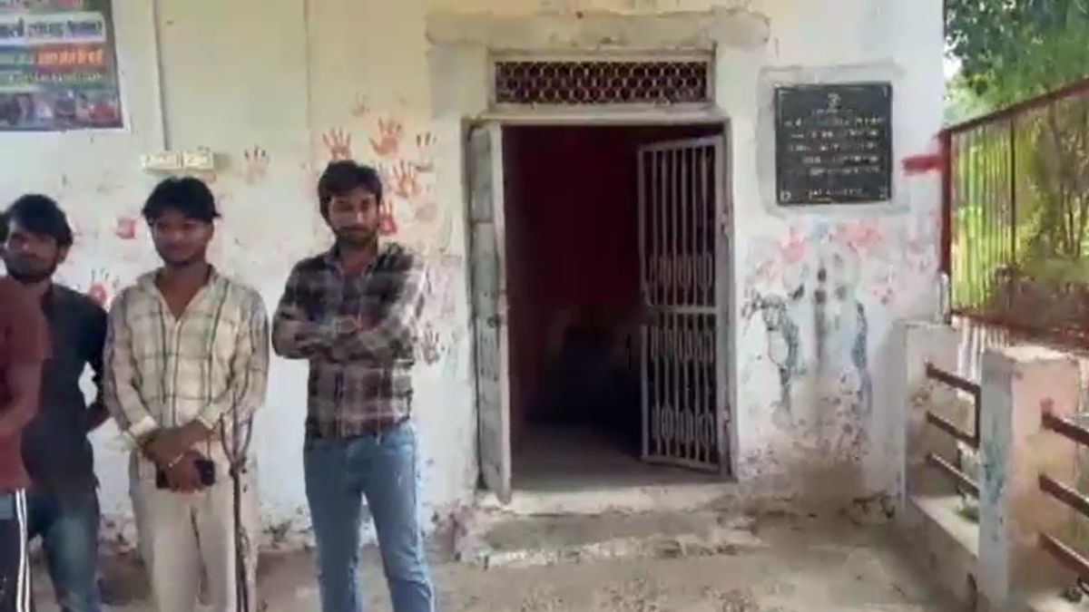 गांव के लोग मंदिर पहुंचे, तब खुला राज. (Photo: Screengrab)