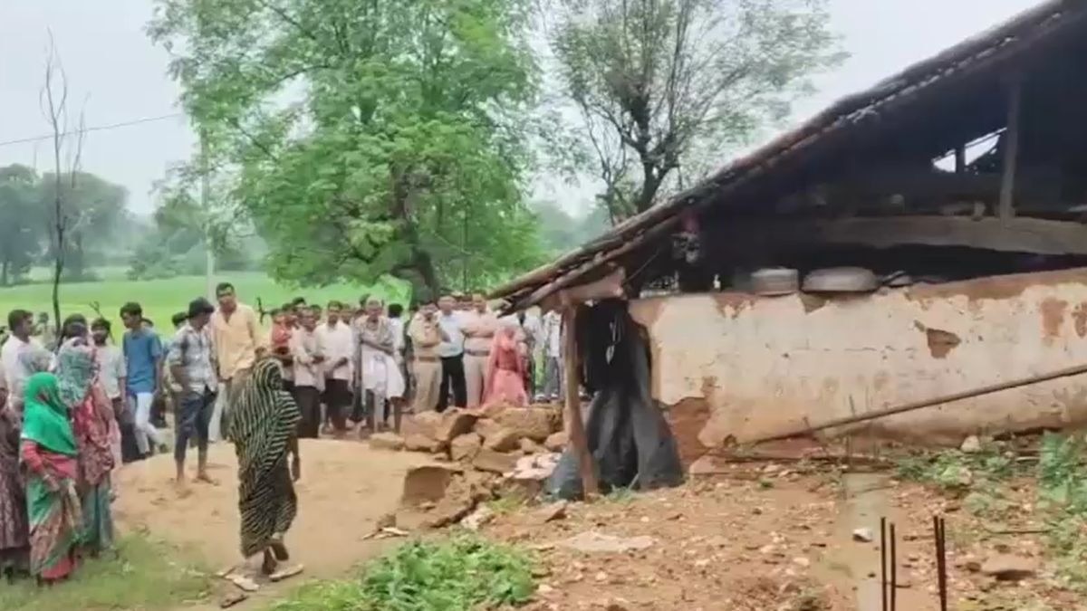 बच्चों की मौत के बाद गांव में पसरा मातम. (Photo: Screengrab)