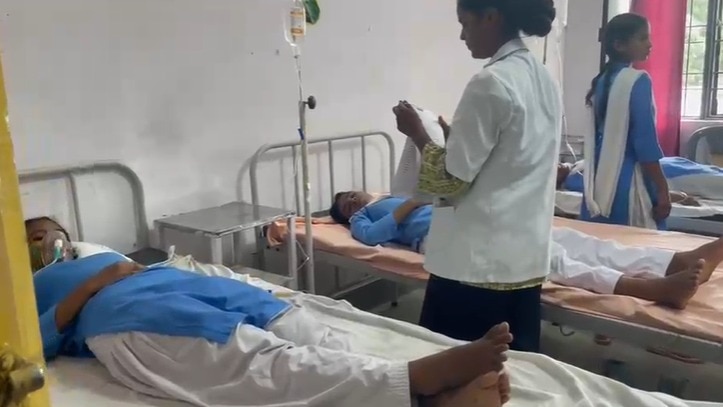 SDM बोलीं- गर्मी की वजह से बिगड़ी तबीयत.(Photo: Screengrab)
