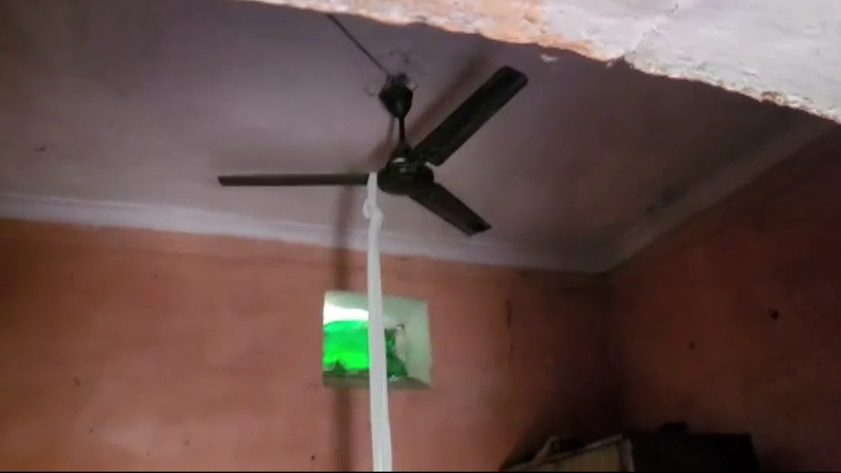 दो छात्राओं ने लगाई फांसी, एक की मौत. (Photo: Screengrab)