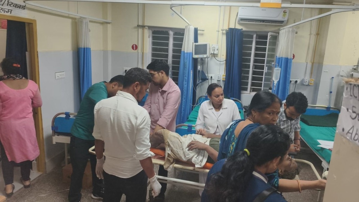 चमोली में THDC जल विद्युत परियोजना की निर्माणाधीन टनल अचानक धंस गई है. हादसे में कई लोग घायल हुए हैं. (फोटो-X)