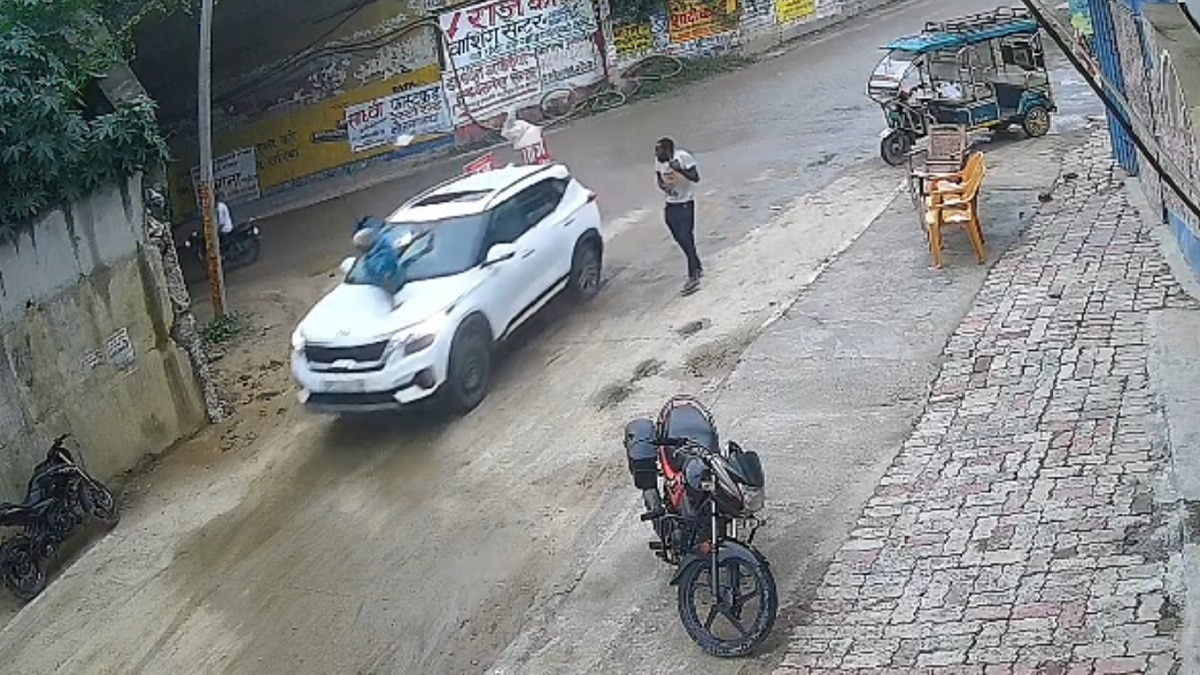 भीषण सड़क हादसा सीसीटीवी में कैद. (Photo: Screengrab)