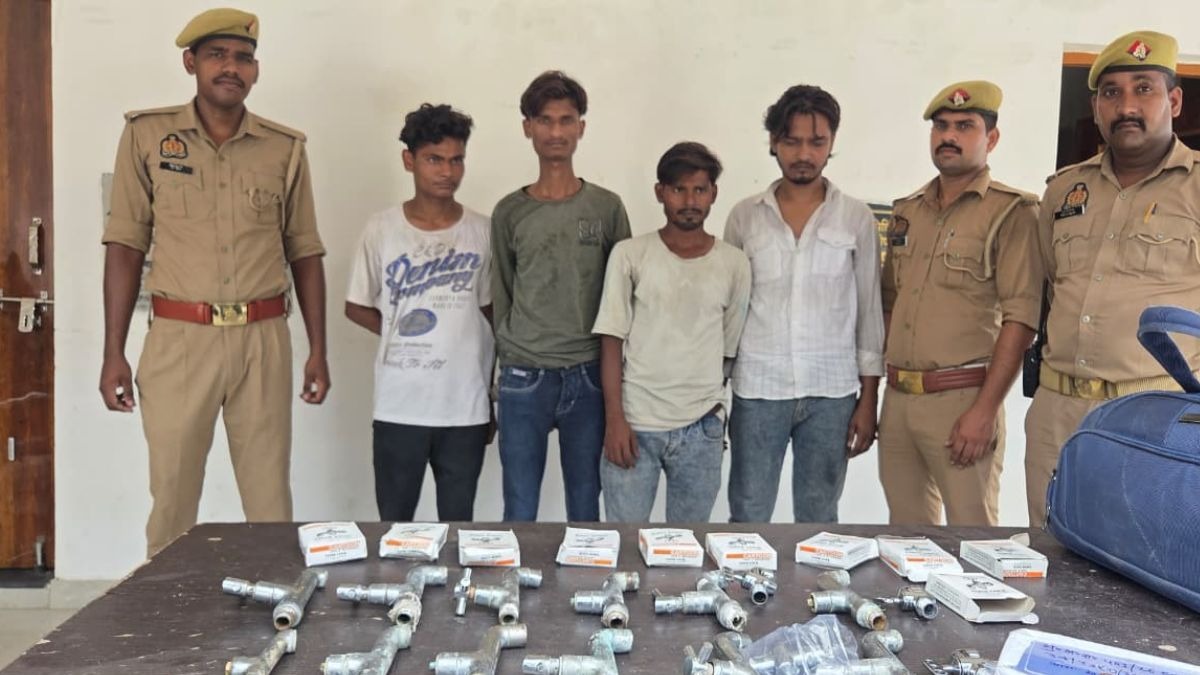 नलों की 25 टोंटियां खोल ले गए थे चोर. (Photo: ITG)
