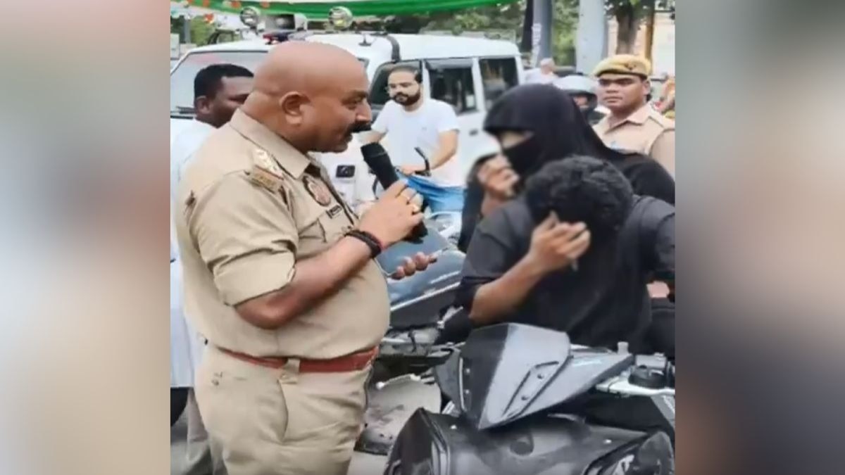 जिसने पहन रखा था बुर्का, वो निकला युवक. (Photo: Screengrab)