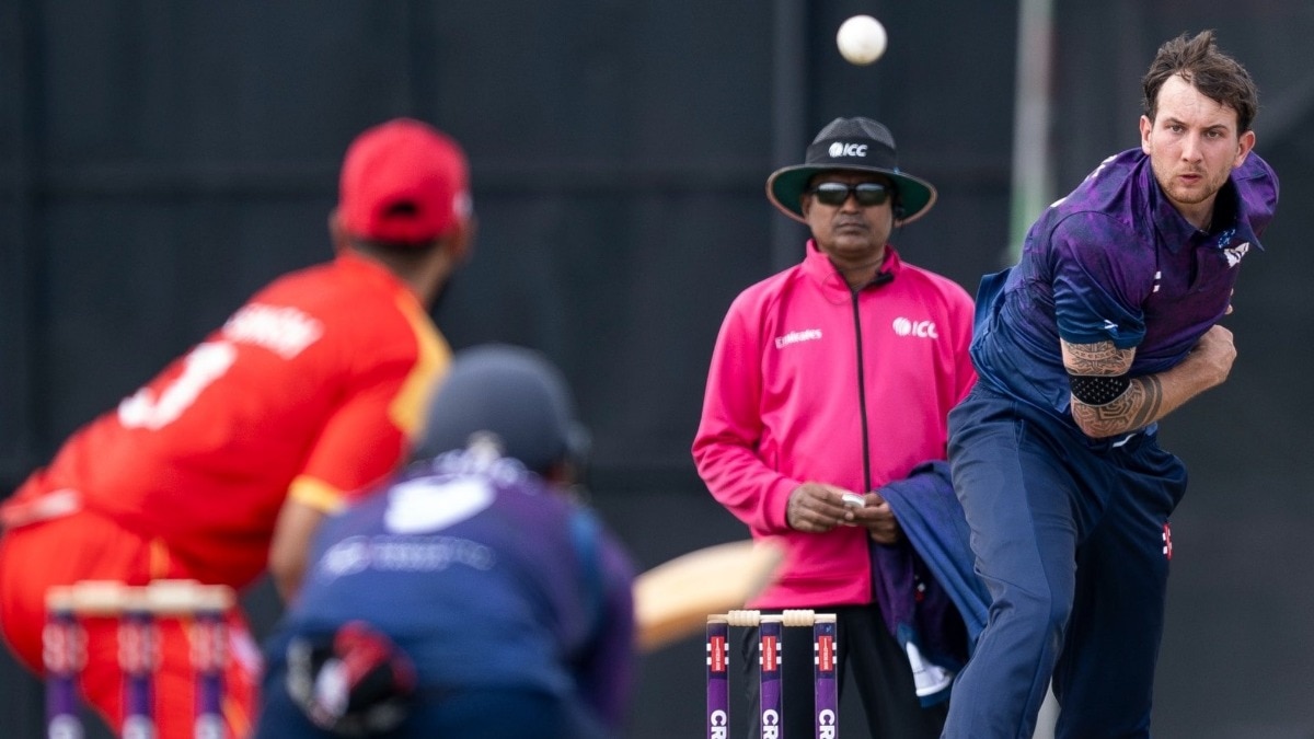 स्कॉटिश स्पिनर ने डेब्यू मैच में कर दिया कमाल. (Photo: X/@CricketScotland)