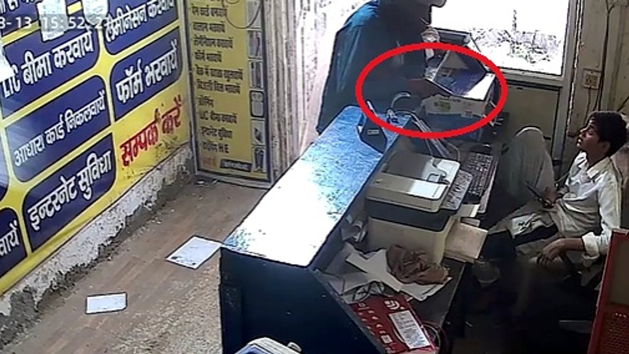 घटना CCTV में कैद. (Photo: Screengrab)  