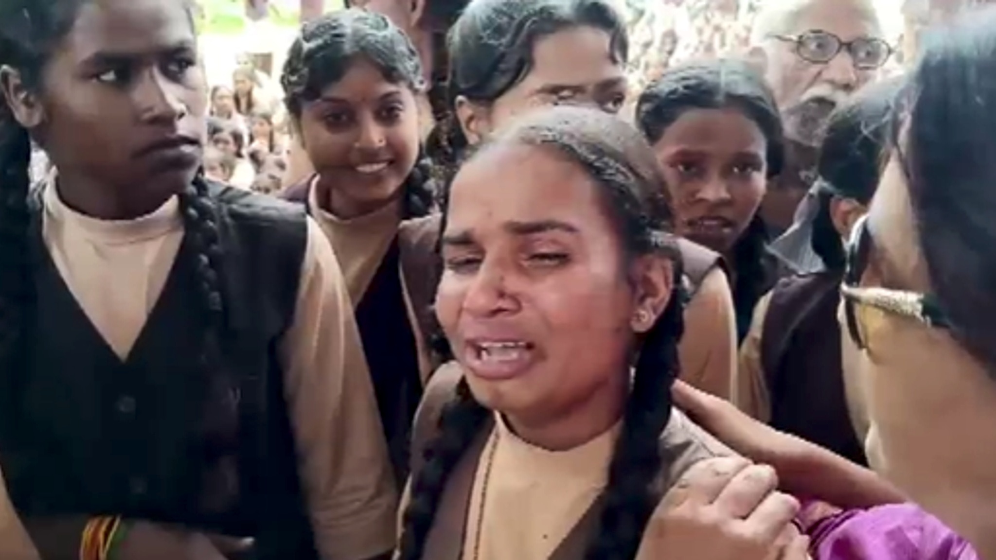 स्कूल बदला तो छात्राओं को पढ़ाई छूटने का डर.(Photo: Screengrab)
