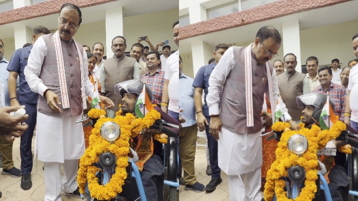 डिप्टी सीएम केशव प्रसाद मौर्य ने दिव्यांग दीनानाथ को ट्राई साइकिल गिफ्ट की. (फोटो-X/@kpmaurya1)