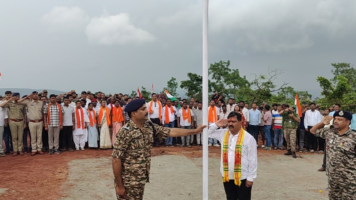  नक्सलवाद के गढ़ रहे कर्रेगुट्टा में पहली बार फहराया तिरंगा (Photo: ITG)