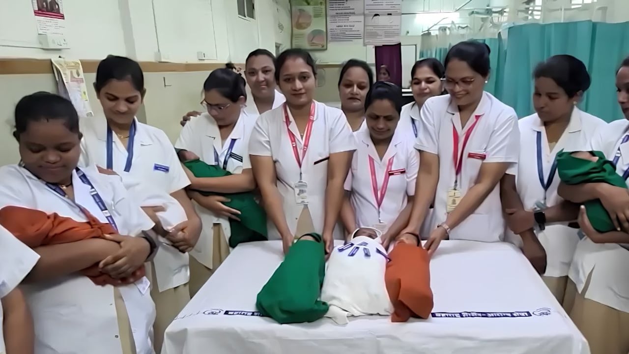तीन नवजात, नर्सें और तिरंगा... दिल छू लेगी अस्पताल की ये तस्वीर