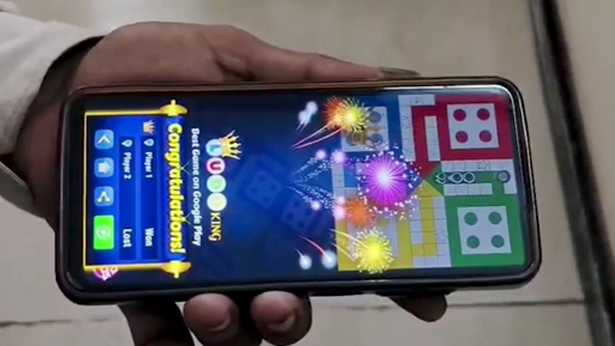 घायल का अस्पताल में उपचार चल रहा है.(Photo: Screengrab)