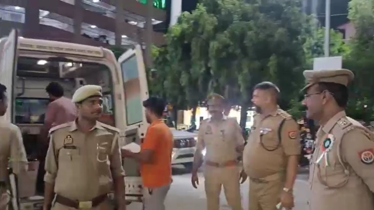 चेकिंग के दौरान बाइक पर दिखा था संदिग्ध. (Photo: Screengrab)