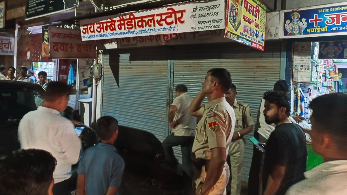 दुकान सील.(Photo: Umesh Mishra/ITG)