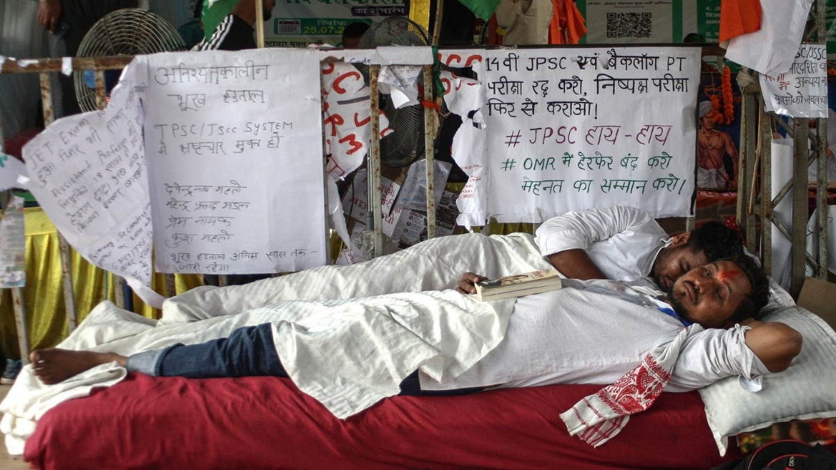 SDM ने प्रदर्शनकारी छात्रों को बैठक में शामिल होने का न्योता दिया. (Photo- AFP)