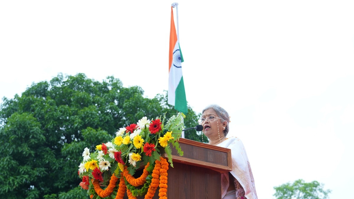 पीएम और उनकी दिवंगत मां को गाली दिए जाने पर इलाहाबाद यूनिवर्सिटी की VC ने कड़ी आपत्ति जताई है. (फोटो-X/@UoA_Official)