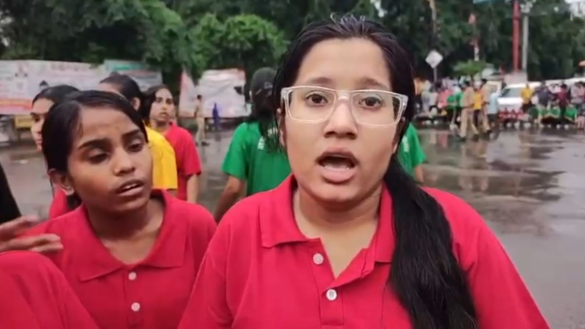 टीचरों की कमी से छात्रों का प्रदर्शन. 
