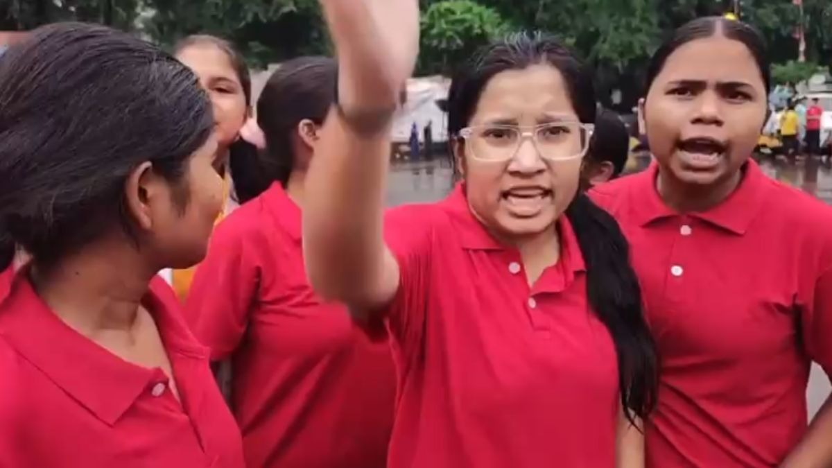 टीचरों की कमी से छात्रों का प्रदर्शन.