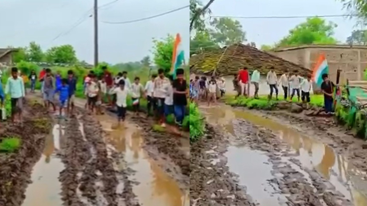 15 अगस्त पर तिरंगा लेकर स्कूल पहुंचे बच्चे.(Photo:ITG)