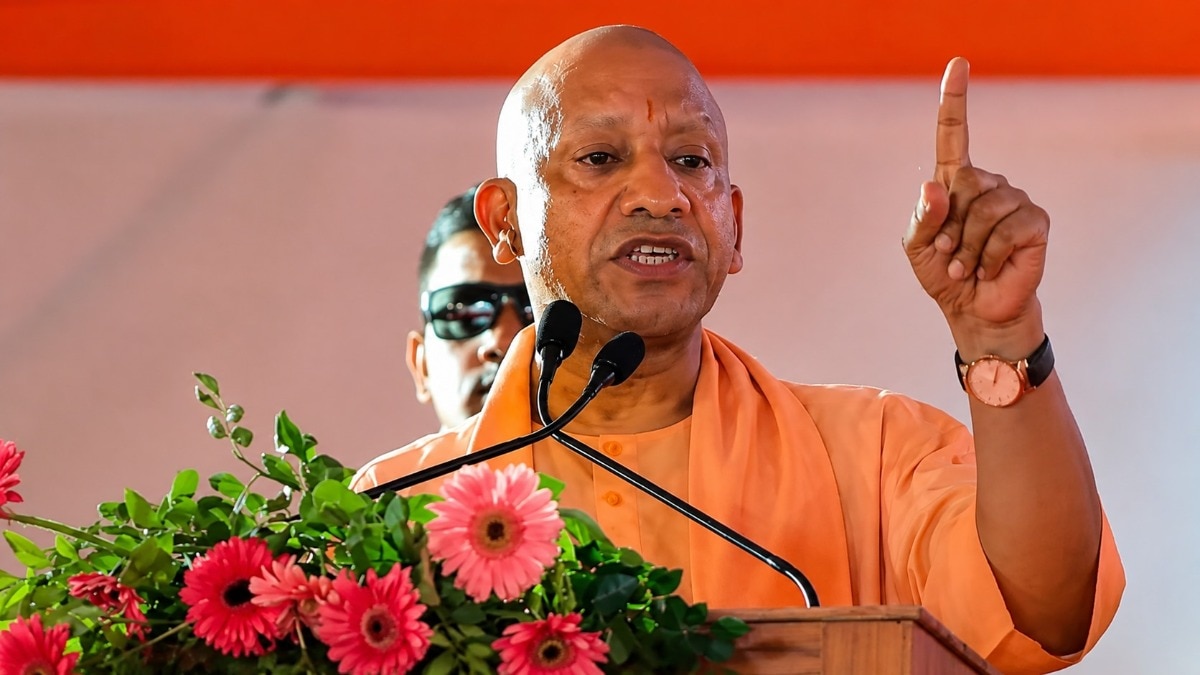 सीएम योगी ने आउटसोर्स कर्मचारियों की बढ़ा दी सैलरी, जानें किसे कितना पैसा मिलेगा बढ़कर