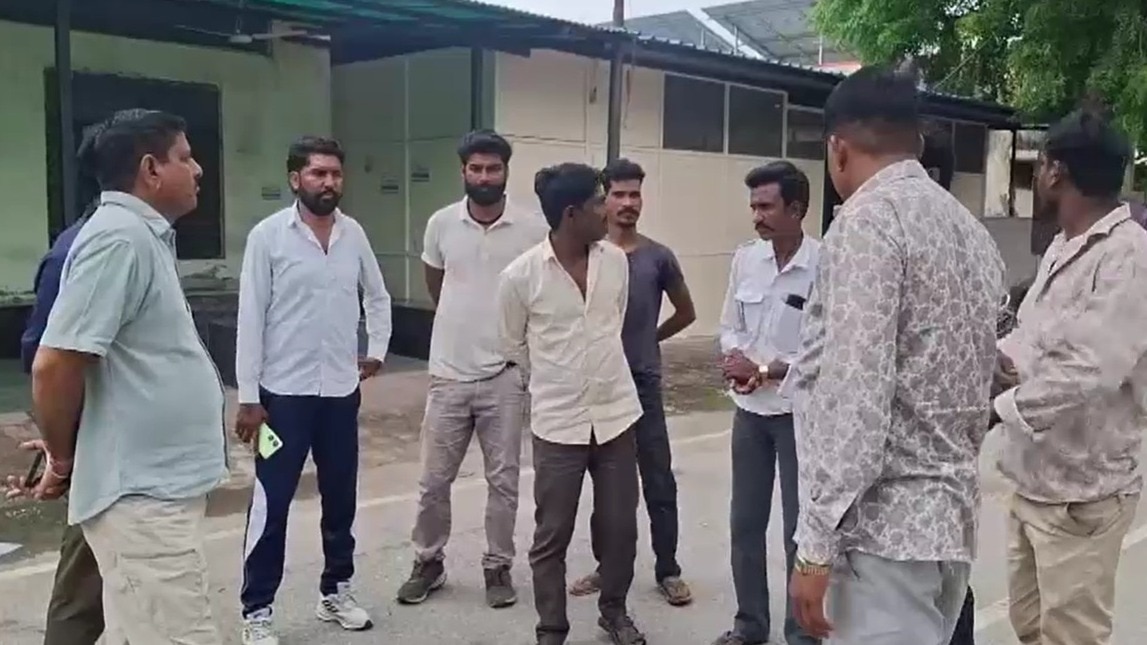 घटना से पड़ोसियों में दहशत. (Photo: Screengrabs)