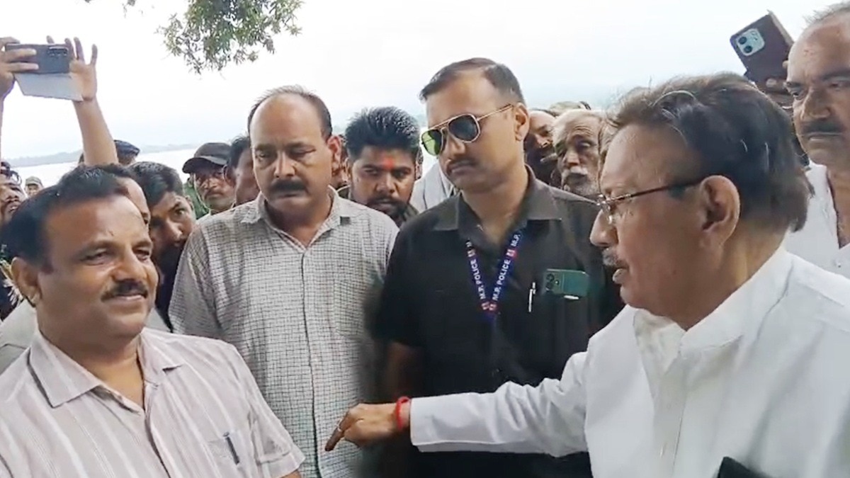 ‘मैं विदेश से पढ़ा इंजीनियर हूं…’, तालाब में रिसाव देख भड़के विधायक, इंजीनियर को सरेआम गिना दीं डिग्रियां – maihar govindgarh lake leakage amarpatan mla rajendra singh engineer argument lcln
