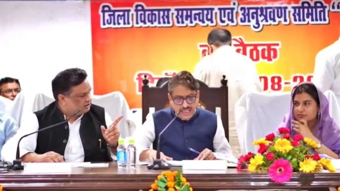दिशा की बैठक में इमरान मसूद और आशु मलिक के बीच बहस (Photo- ITG) 