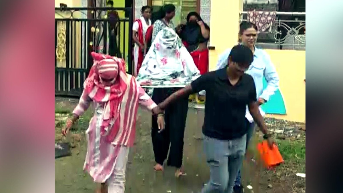 किराए के मकान में चल रहा था अवैध धंधा. (Photo: Screengrab)