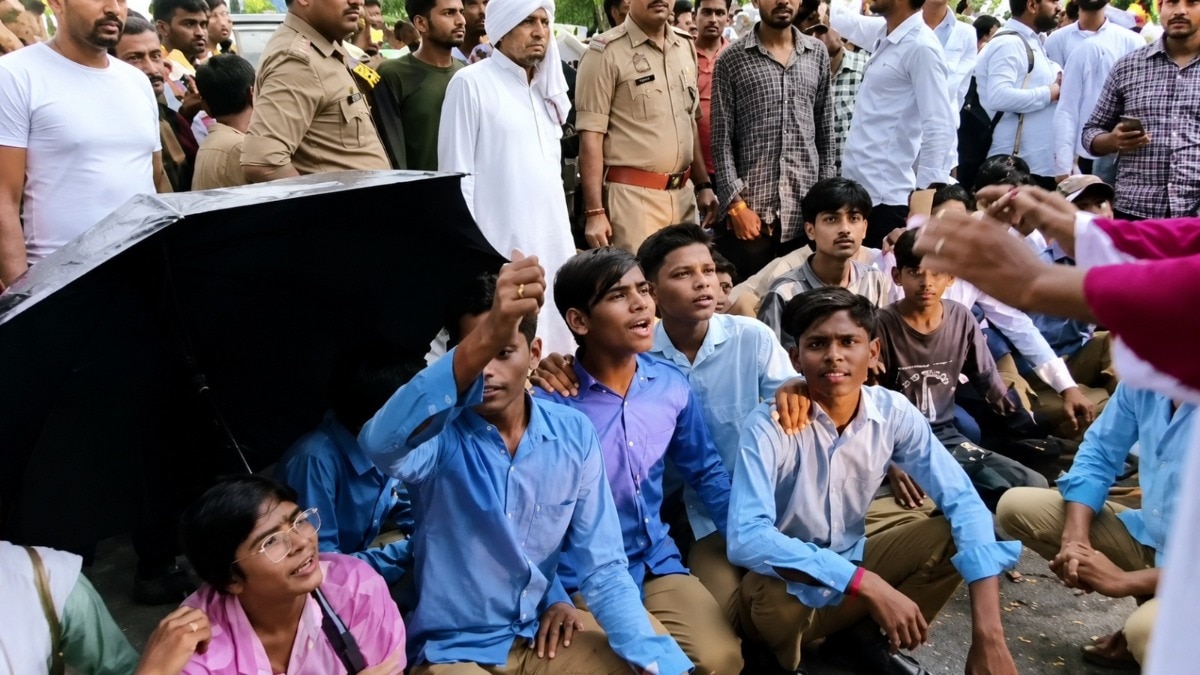 Mahoba Gen-Alpha Protest