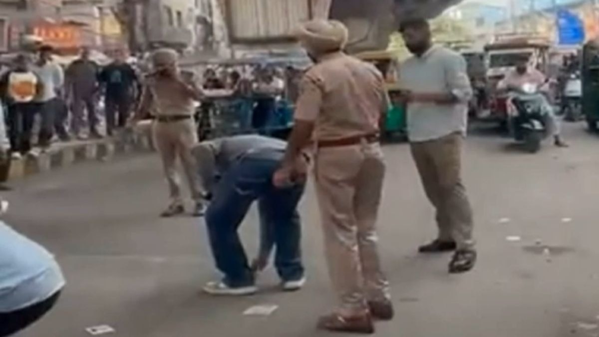 कुछ लोगों को हिरासत में लेकर पूछताछ कर रही पुलिस. (Photo: Screengrab)