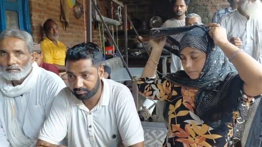 पंचायत में दोनों ने साथ रहने की बात कही इसके बाद दोनों ने 9 बच्चों को साथ रखने का फैसला लिया (Photo ITG)