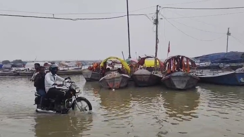 प्रयागराज में बाढ़ से संगम क्षेत्र जलमग्न. (photo: ITG)
