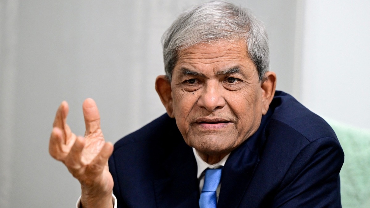 मिर्जा फखरुल इस्लाम आलमगीर ने ओली अहमद को हराया. (Photo- AFP)