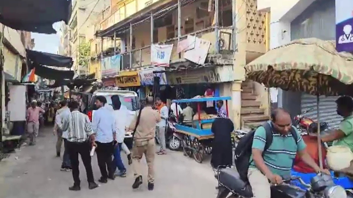 बिना मंजूर नक्शे के निर्माण पर प्रशासन की नजर. (Photo: Screengrab)