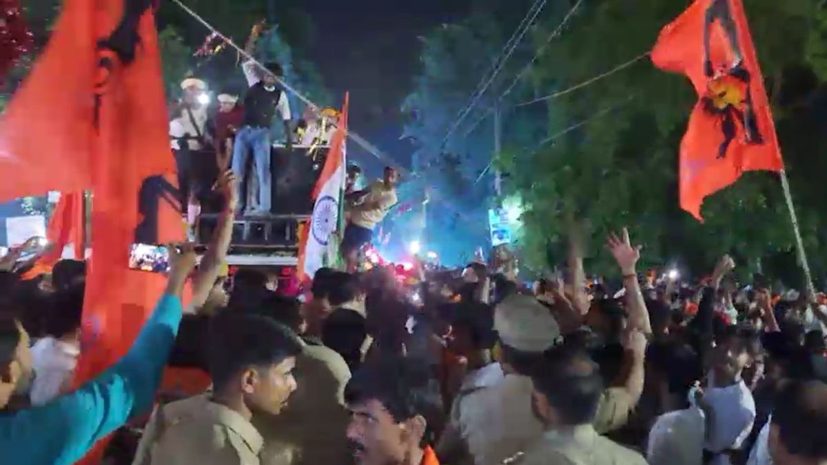 कोतवाल ने नौकरी छोड़ने तक की कह दी बात. (Photo: Screengrab)