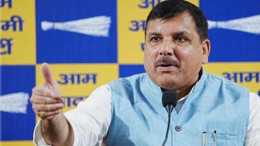 संजय सिंह ने दिखाए उत्तर प्रदेश के सरकारी स्कूलों के वीडियो. 