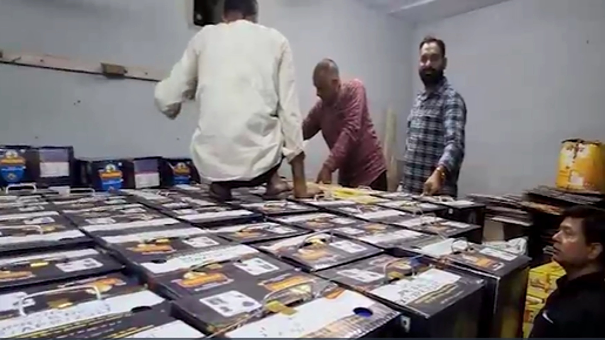 मिठाई, मावा और घी पर भी कार्रवाई.(Photo: Screengrab)