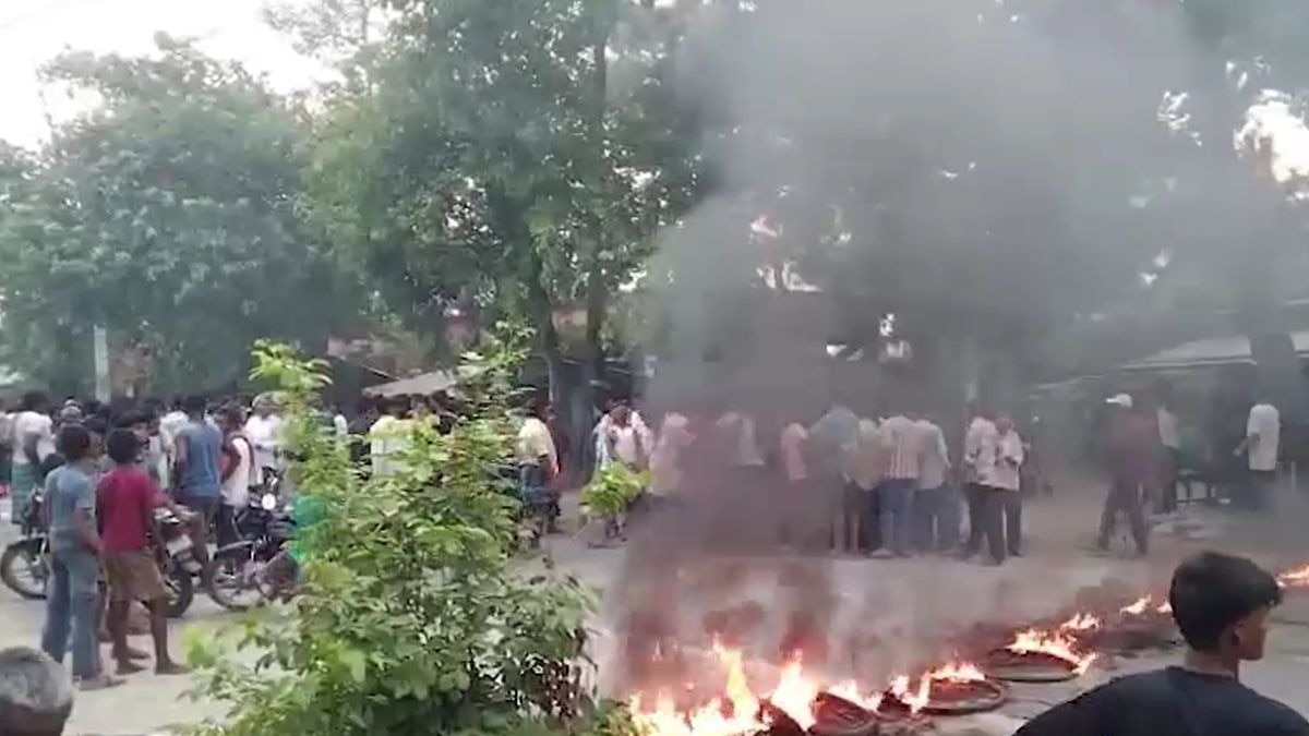 दो बहनों के साथ स्कूल से घर लौट रहा था बच्चा. (Photo: Screenbgrab)