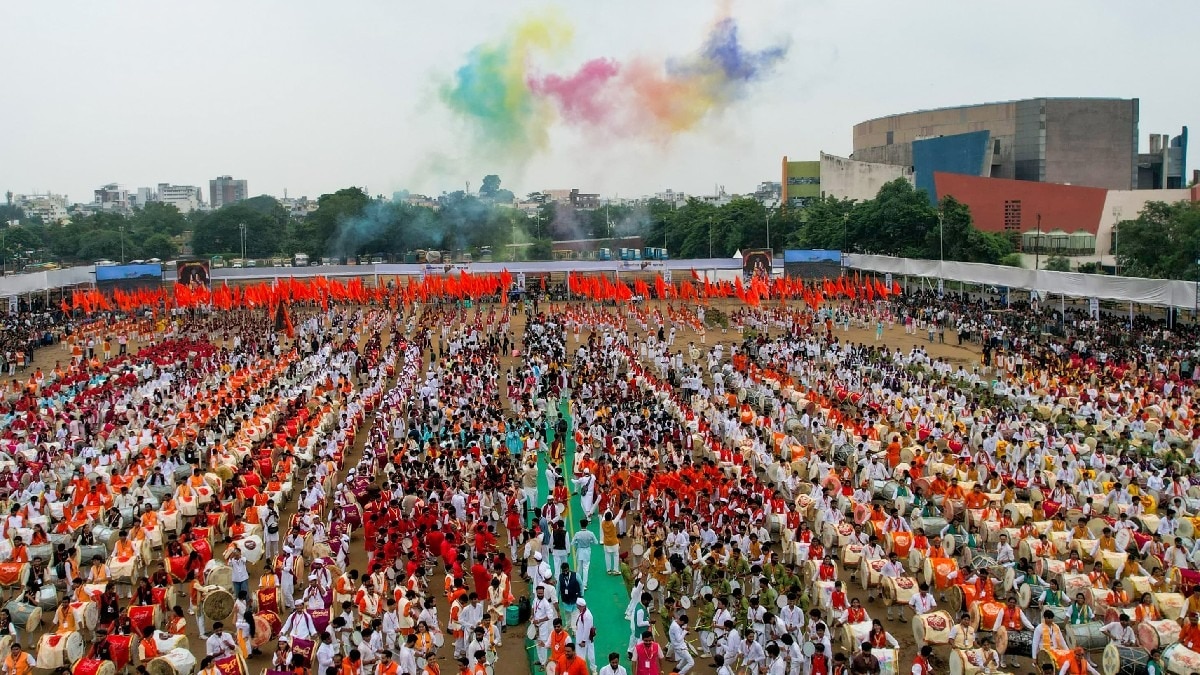 देवेंद्र फडणवीस की मौजूदगी में रचा गया इतिहास.(Photo:ITG)