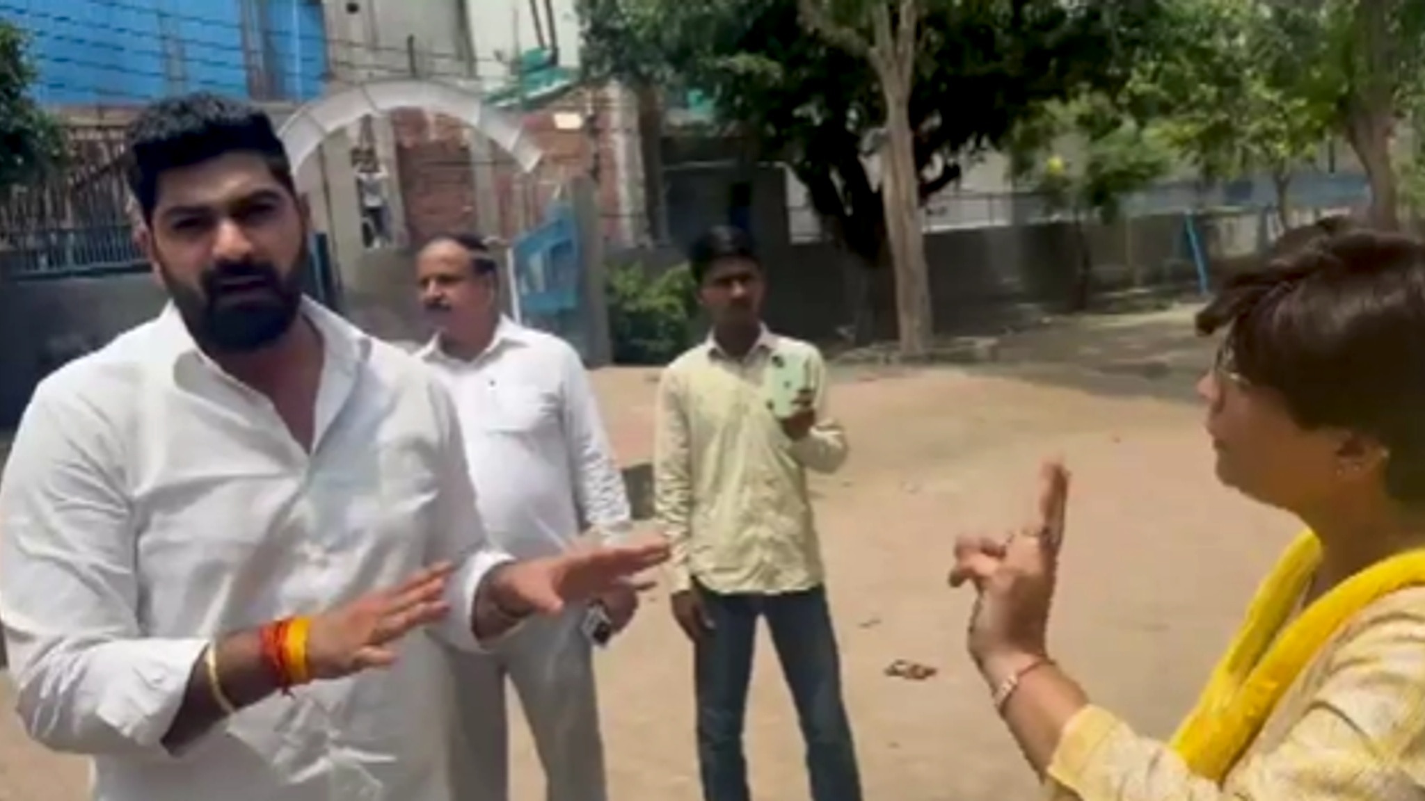 ग्रेटर नोएडा में भी 8 अज्ञात लोगों पर FIR.(Photo: Screengrab)