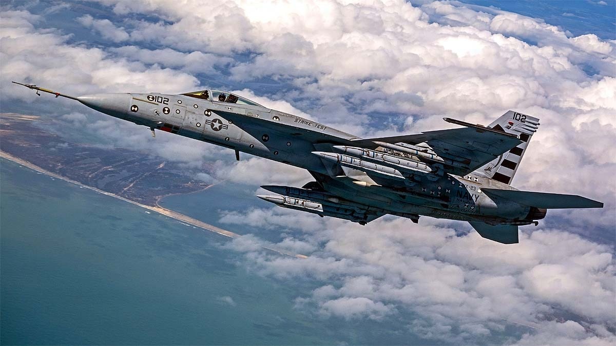 इस अमेरिकी फाइटर जेट में लगी मिसाइल ही AIM-424 Malice है. (Photo: US Navy)
