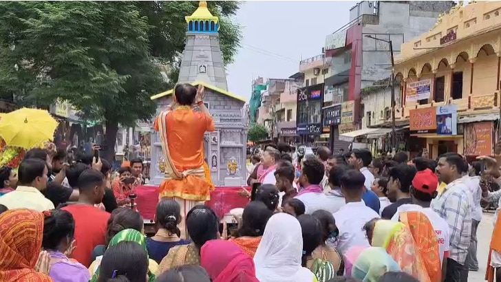 काशी में अखिलेश के ‘केदारेश्वर’, 2027 से पहले सपा ने निकाली मंदिर की झांकी