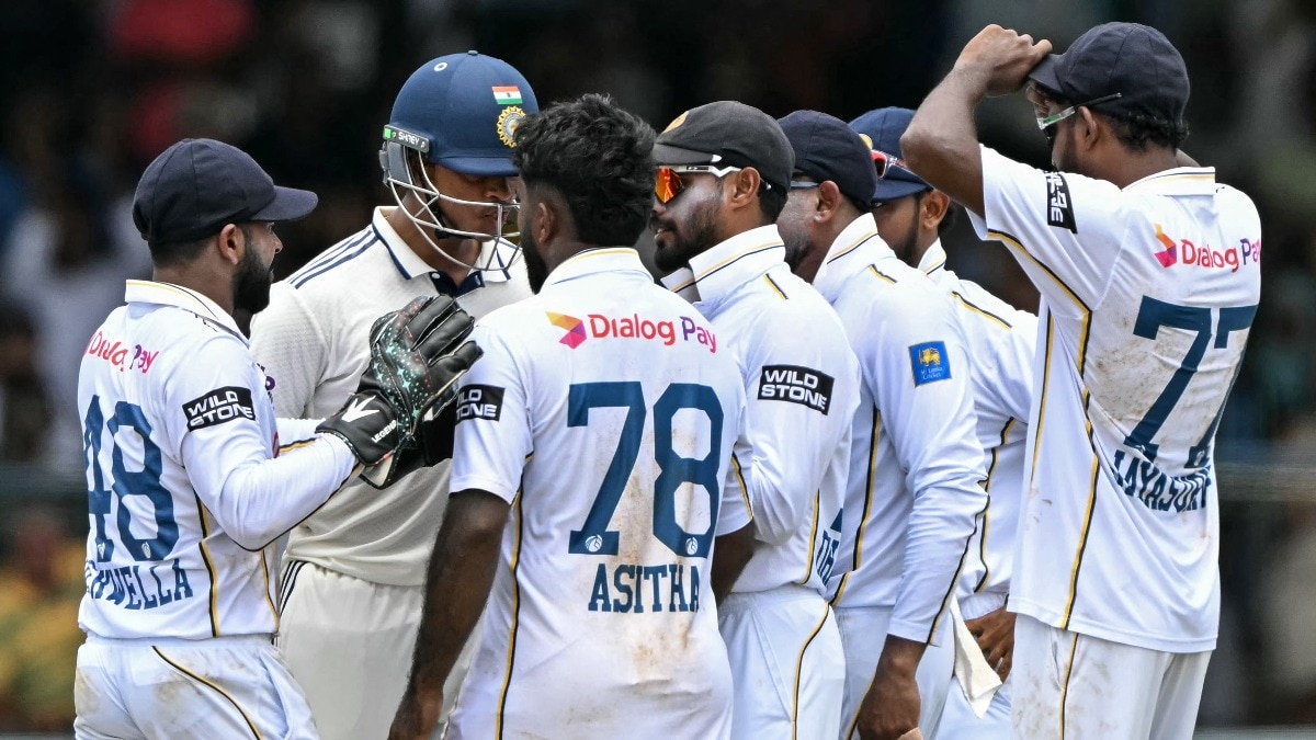 कोलंबो टेस्ट में असिथा और यशस्वी भिड़ गए थे. (Photo: AFP)