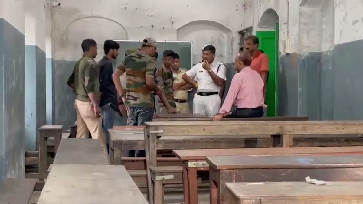 'टीचर से शिकायत की, पर किसी ने नहीं सुनी...' क्लास 1 के छात्र को सांप ने डसा, तो उड़े स्कूल में मचा हडकंप