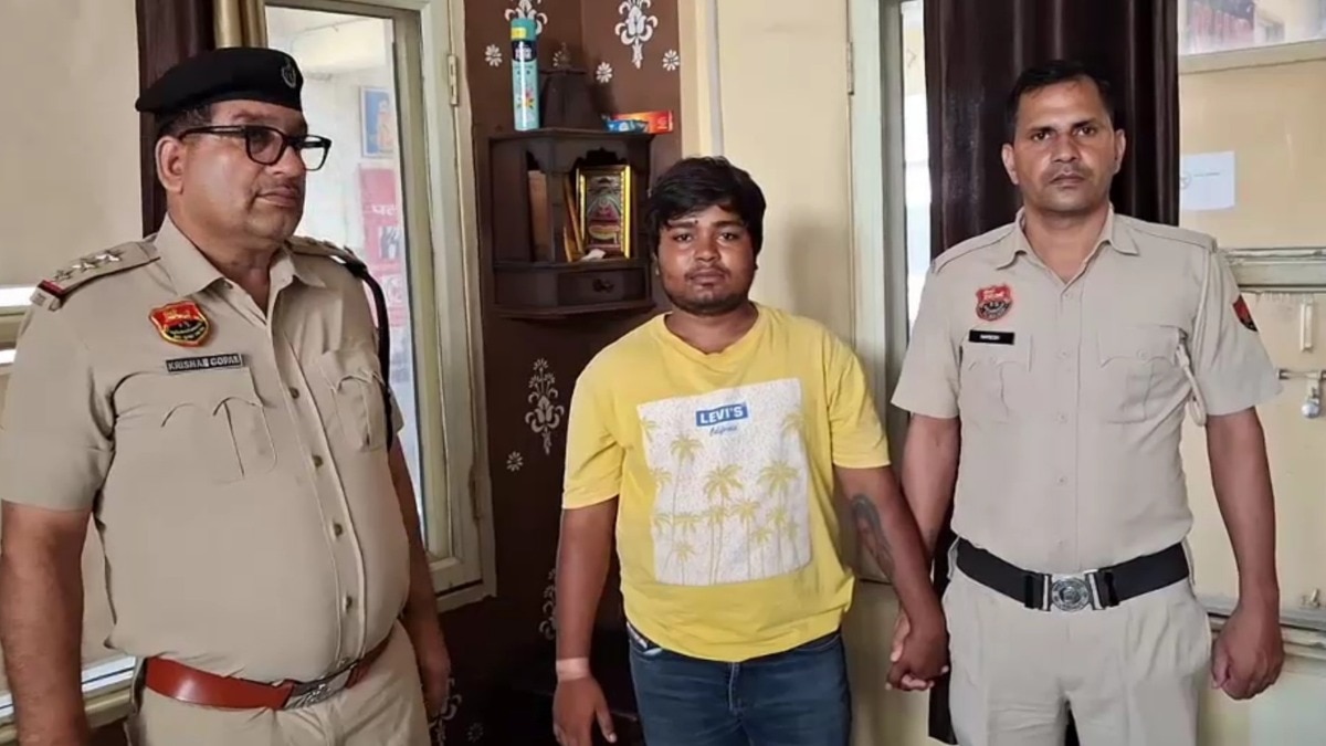हत्या के बाद आरोपी ने थाने में किया सरेंडर. (Photo: Screengrab)