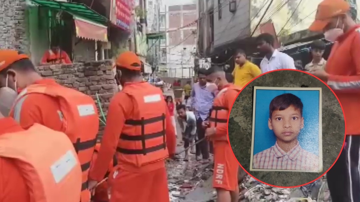 पतंग उतारते समय बच्चा खुले नाले में गिर गया था. (Photo- ITGD)