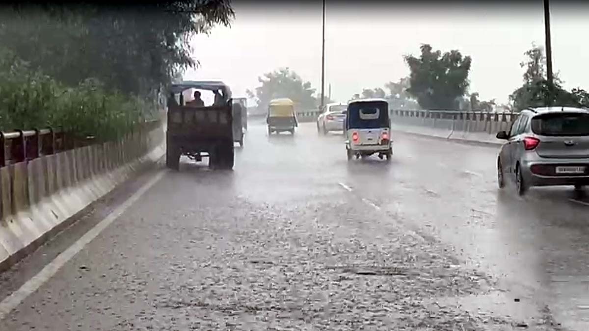 मॉनसून के जोर पकड़ने के साथ ही मौसम विभाग ने दिल्ली समेत कई राज्यों में भारी बारिश का अलर्ट जारी किया. (File Photo: PTI)