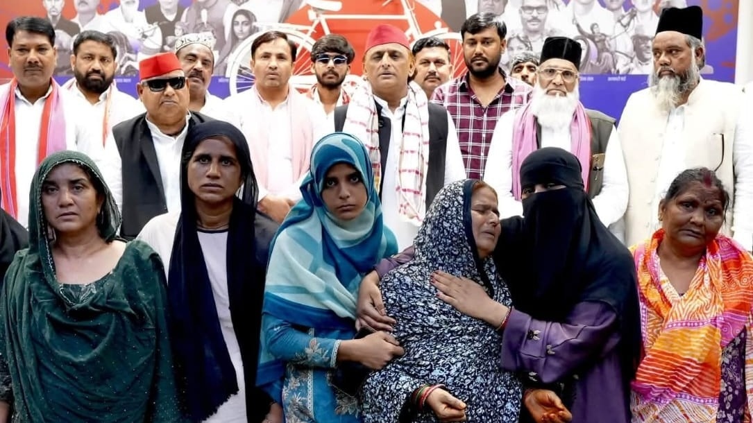 Victims met Akhilesh Yadav (Photo: ITG)