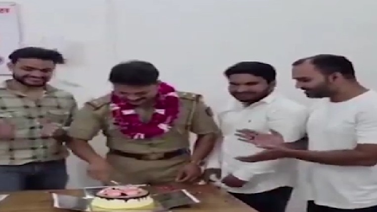 मामले की पुलिस ने शुरू की जांच. (Photo: Screengrabs)