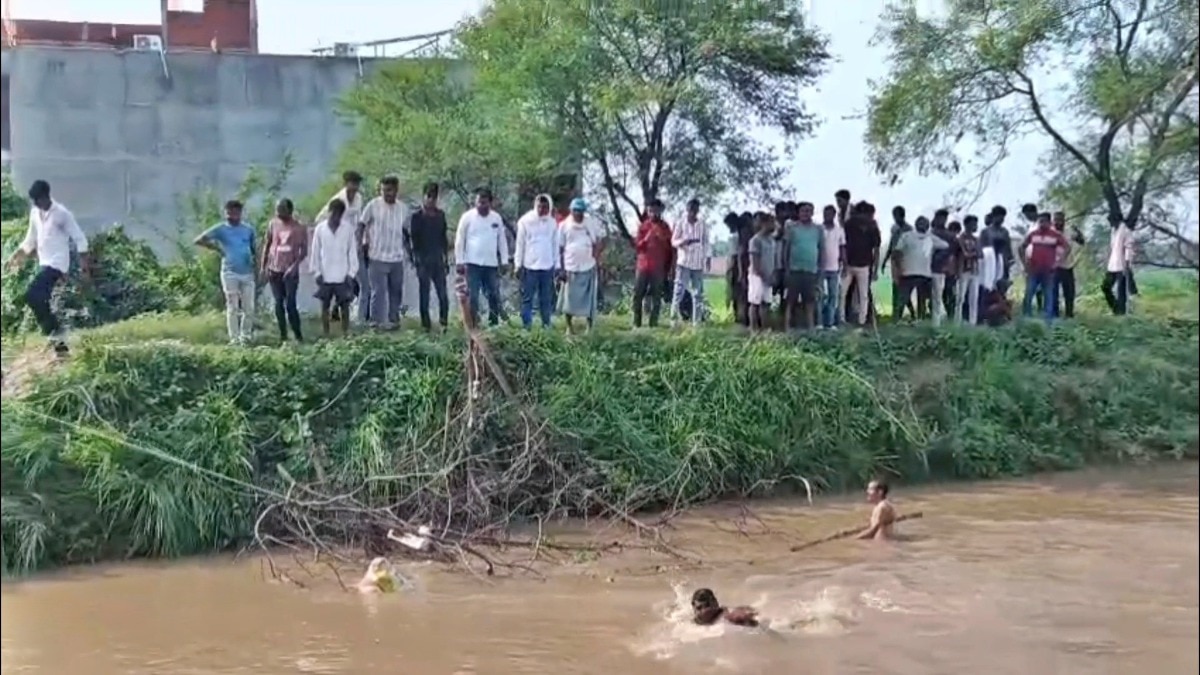 नहर से निकाली गई भाई-बहन की लाश (Photo- ITG) 